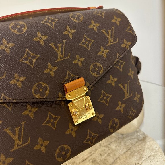 LOUIS VUITTON Pochette Métis in Monogram - Picture 4 of 13